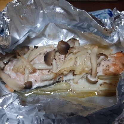 マヨネーズのコクで美味しい鮭のホイル焼きが完成しました❤️家族にも大好評！！とっても美味しかったです❤️ご馳走様でした( ≧∀≦)ノ
